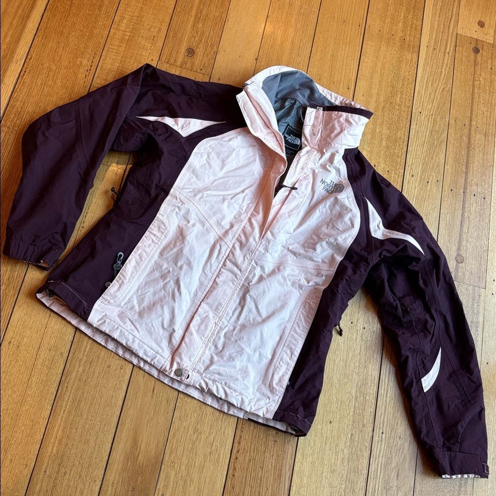 The North face women’s size M outer shell jacket hyvent